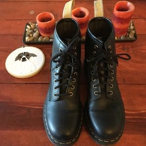 Dr. Martins Vegan leather 1460 boots